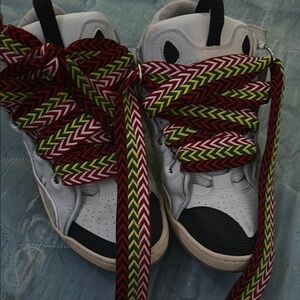 Stylish High-Top Sneakers with Multicolor Laces